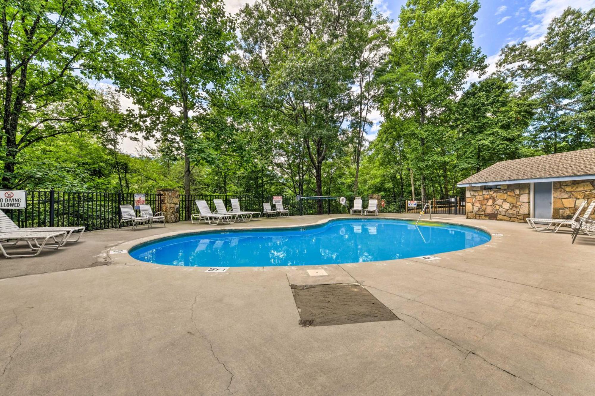 Gatlinburg Cabin With Game Room, Hot Tub And Mtn Views Bagian luar foto