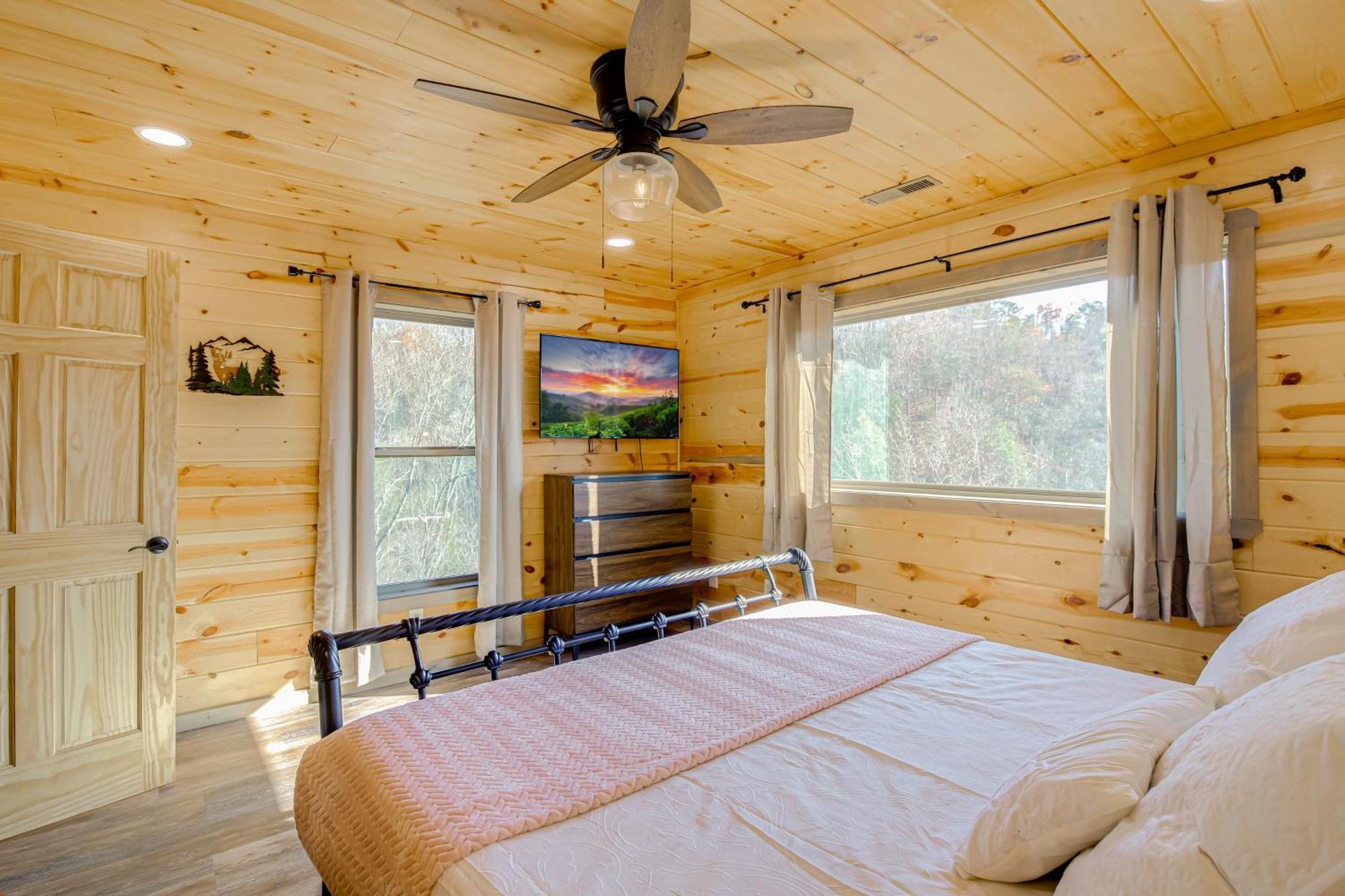 Gatlinburg Cabin With Game Room, Hot Tub And Mtn Views Bagian luar foto