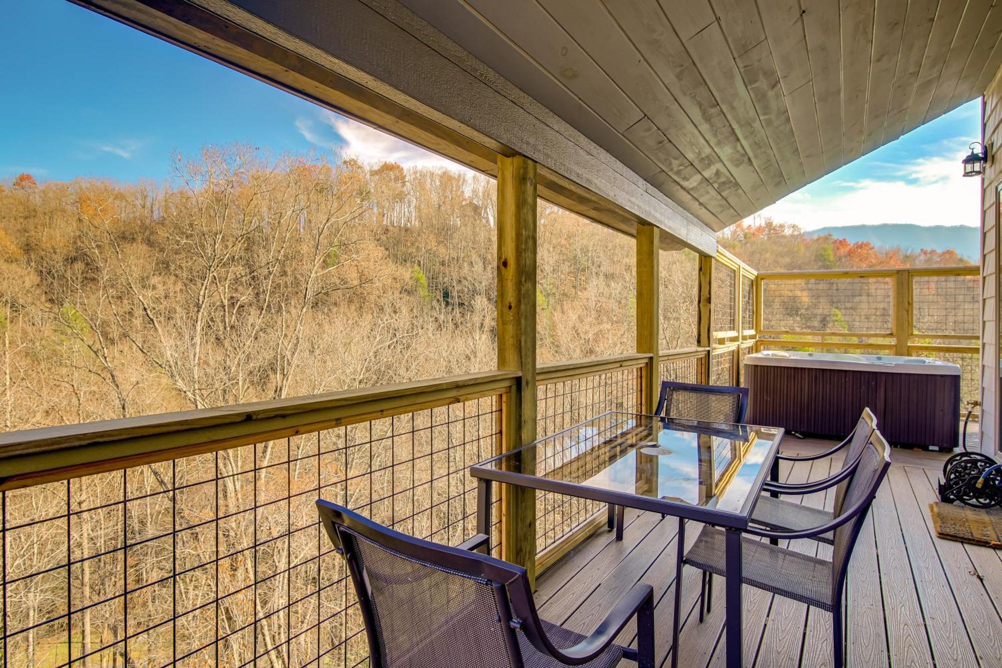 Gatlinburg Cabin With Game Room, Hot Tub And Mtn Views Bagian luar foto
