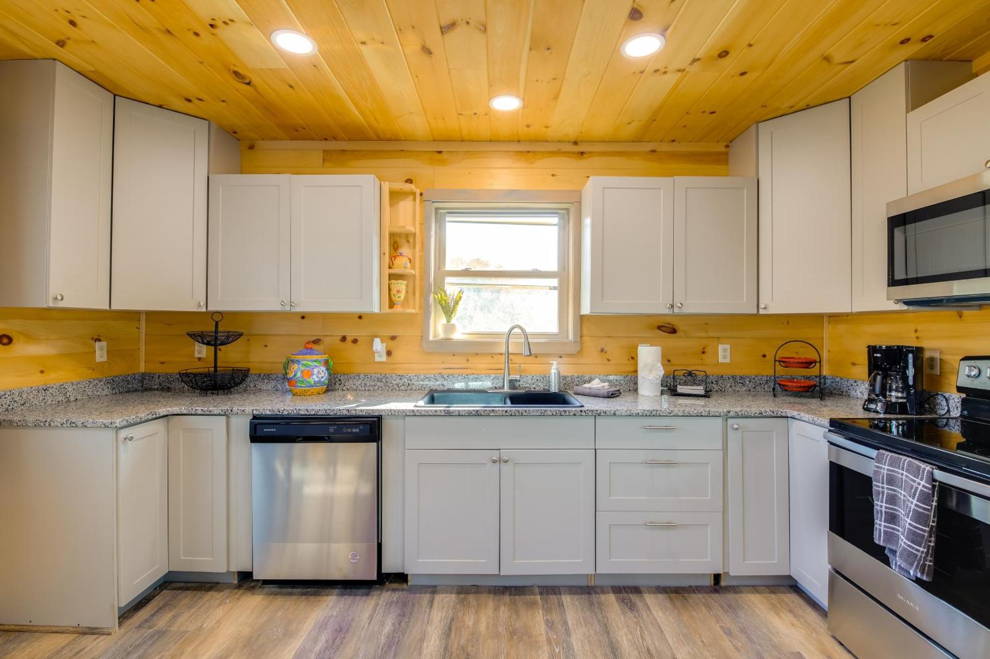 Gatlinburg Cabin With Game Room, Hot Tub And Mtn Views Bagian luar foto