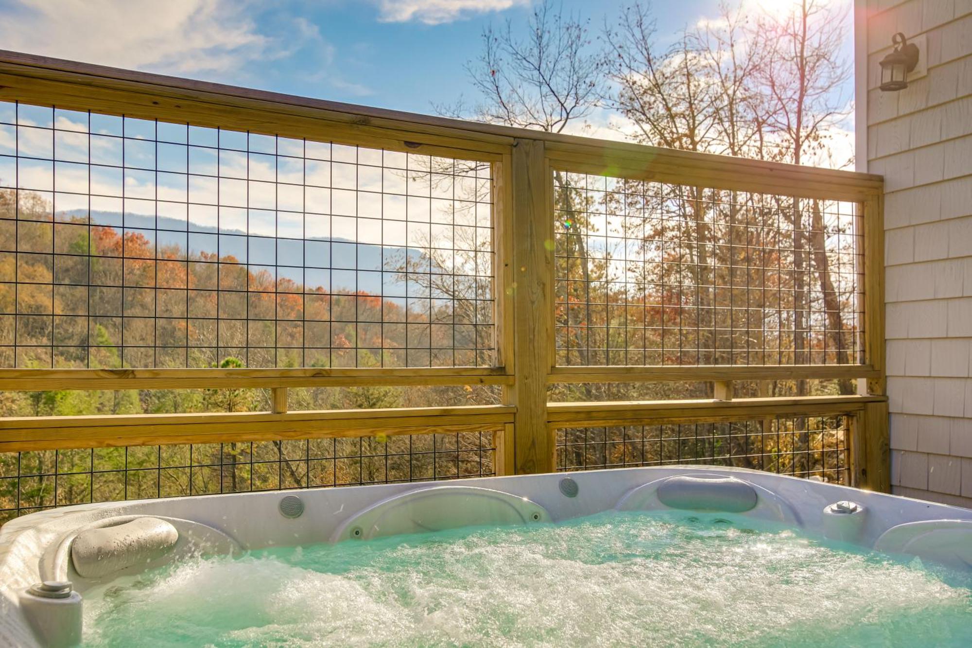Gatlinburg Cabin With Game Room, Hot Tub And Mtn Views Bagian luar foto