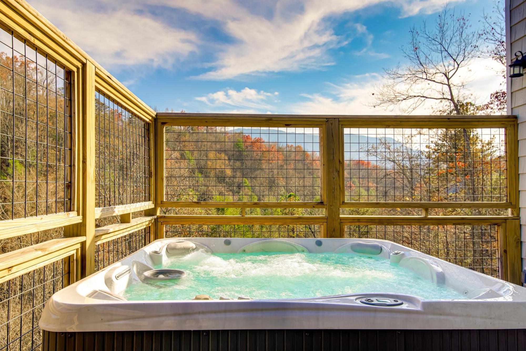 Gatlinburg Cabin With Game Room, Hot Tub And Mtn Views Bagian luar foto
